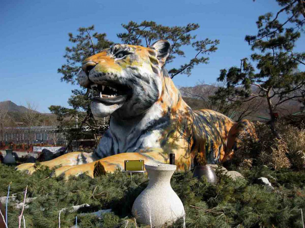 20130126-4.3 서울동물원 매표소 밖 호랑이.JPG