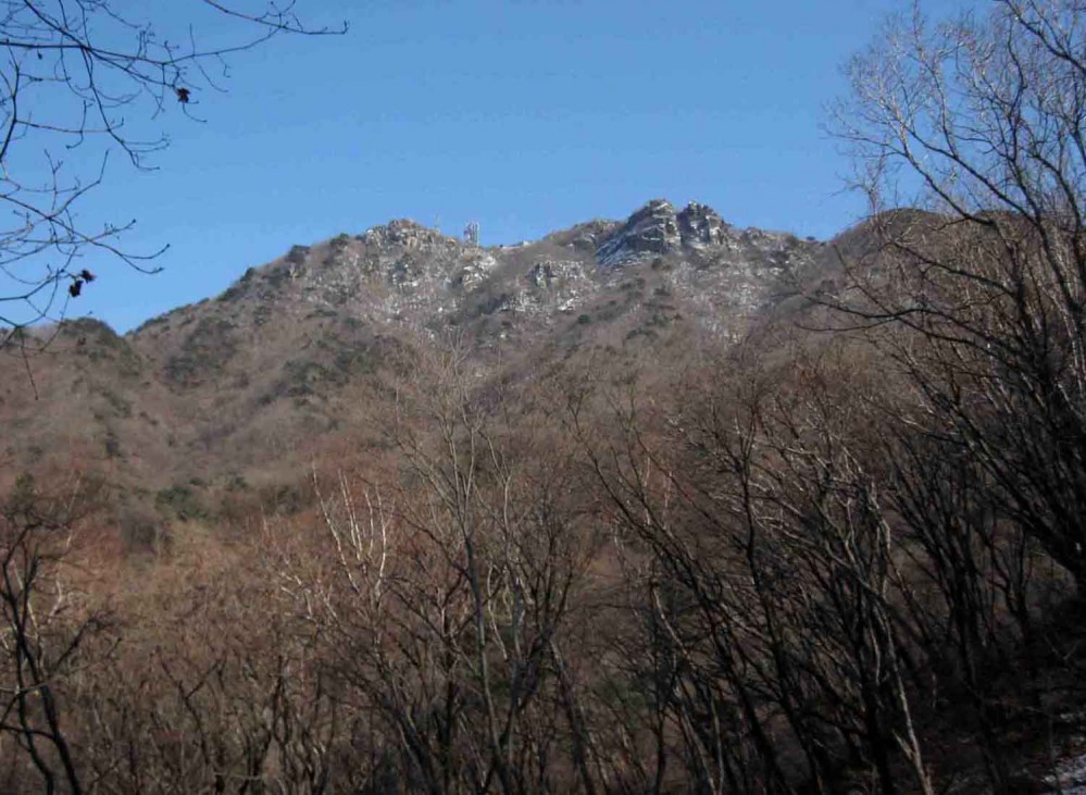 20130126-3.8d1 쳥계산 망경대(618m)와 석기봉(583m)이 보인다.jpg