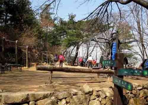 3.9 관음사 입구 체련장.jpg