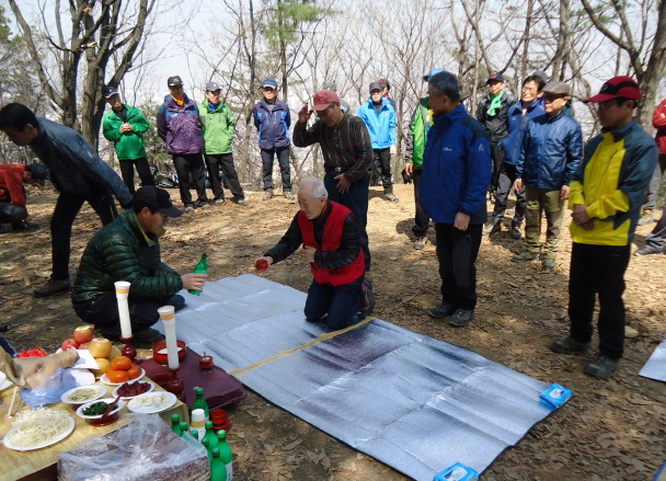 5.4f1 참석 동문들의 헌작.jpg