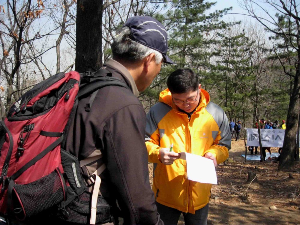 5.1 인원 점검하는 문웅비 총무.JPG