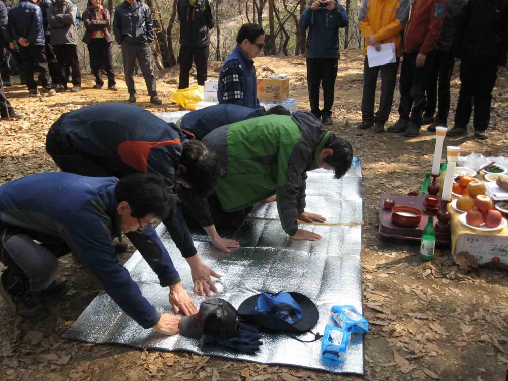 5.4g 참석 동문들의 헌작.JPG