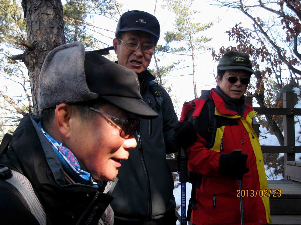 20130223-2.11b 제2전망대로 올라가는 고개 쉼터에서.jpg