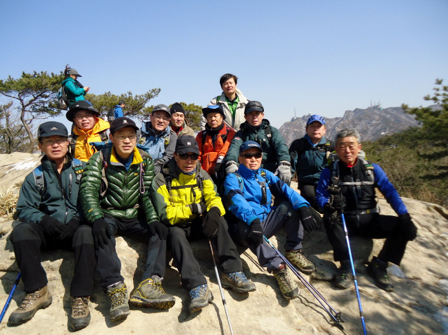 20130223-7.2 하산길에 함께 모여...jpg