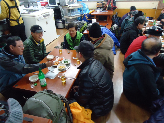 20130223-8.4 산행뒤풀이 @'관악산회관' - 서울대입구 시계탑광장.jpg