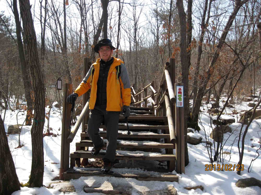 20130223-7.6a 제1야영장으로 가는 나무계단에서.JPG