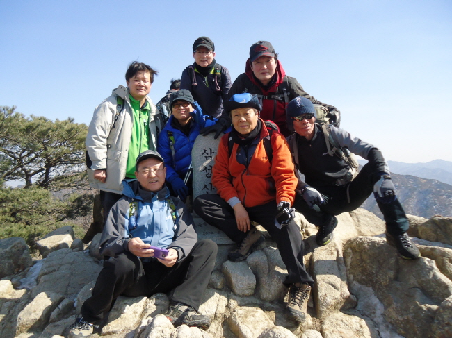 20130223-3.8b '삼성산' 정상에 오른 비룡 주류.jpg