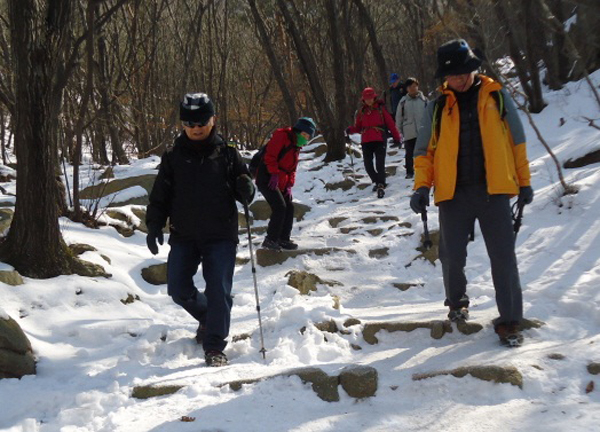 20130223-7.5 눈 덮인 하산길.jpg