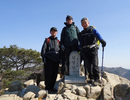 20130223-3.8c '삼성산' 정상에 오른 비룡 주류.JPG