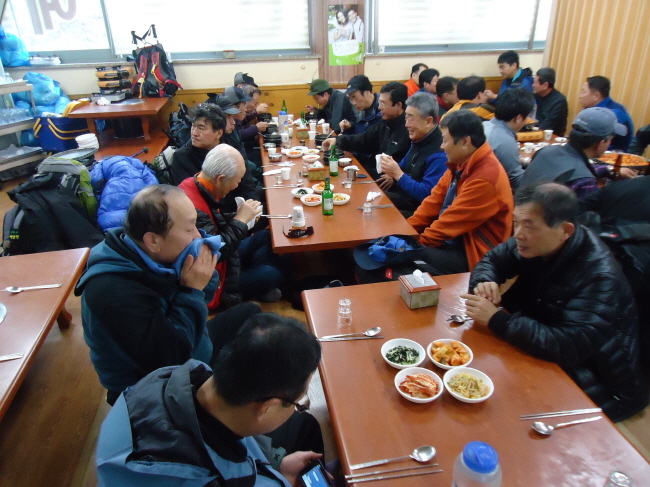20130223-8.1 산행뒤풀이 @'관악산회관' - 서울대입구 시계탑광장.jpg