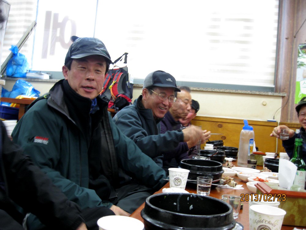 20130223-8.5 산행뒤풀이 @'관악산회관' - 서울대입구 시계탑광장.JPG