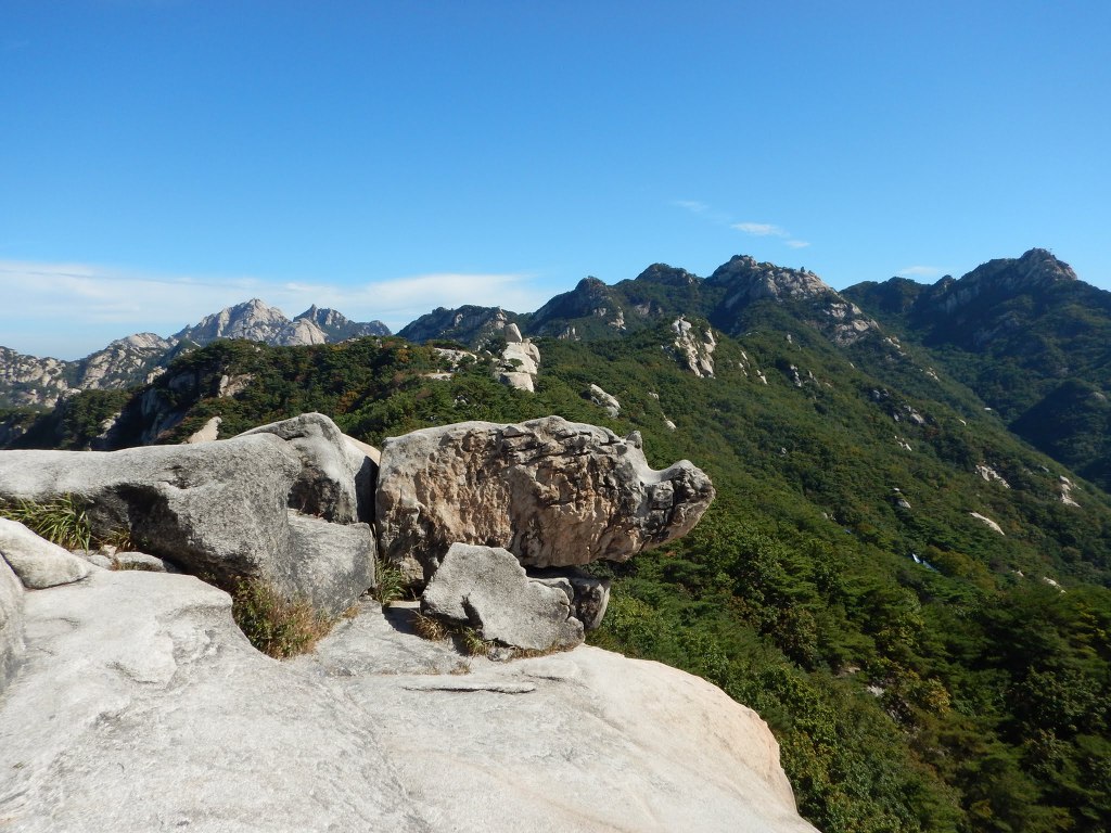 비봉 코뿔소바위.jpg