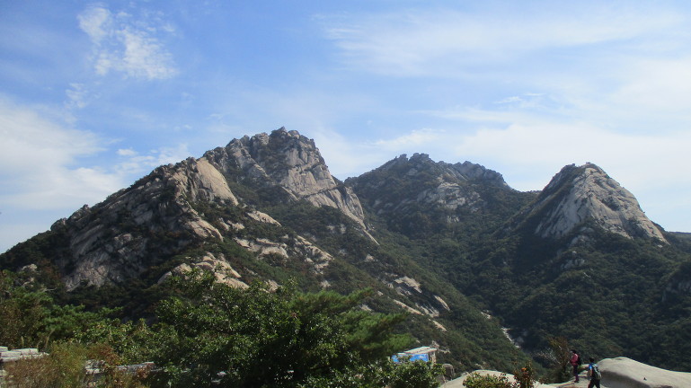 원효봉에서 바라본 좌로부터 염초봉, 백운대, 만경대, 노적봉.jpg