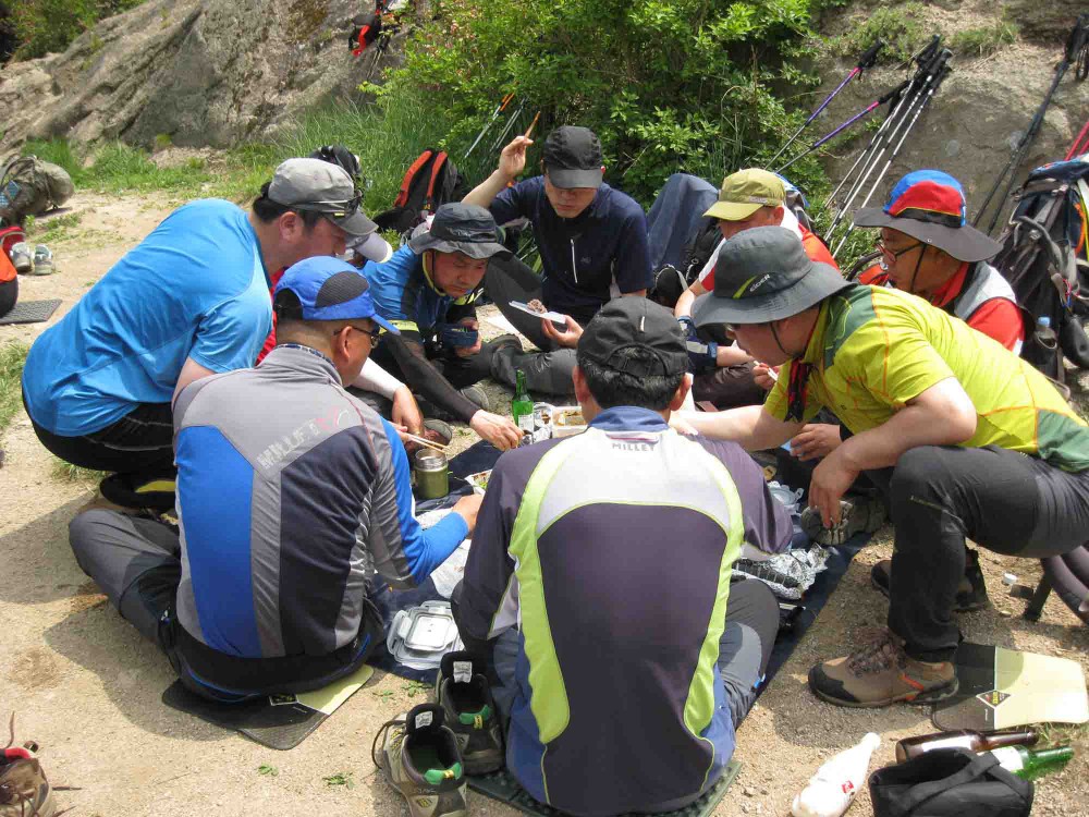 20130526-3.5 간식시간 @문장대 4거리.JPG