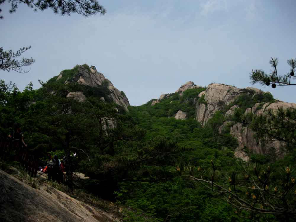 20130526-5.3 경업대를 앞두고 뒤돌아 본 신선대(왼쪽).JPG