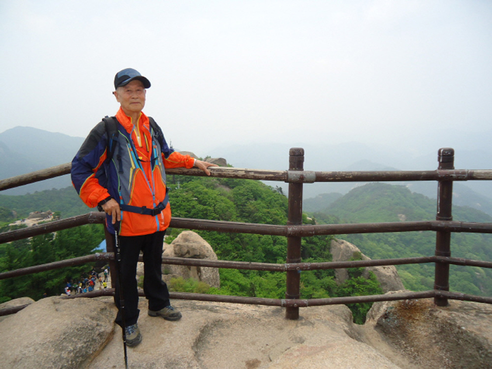 20130526-2.7h A87 이인배 @문장대 정상.jpg