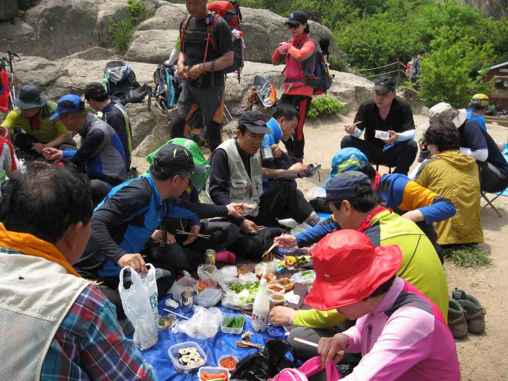 20130526-3.2 간식시간 @문장대 4거리.JPG