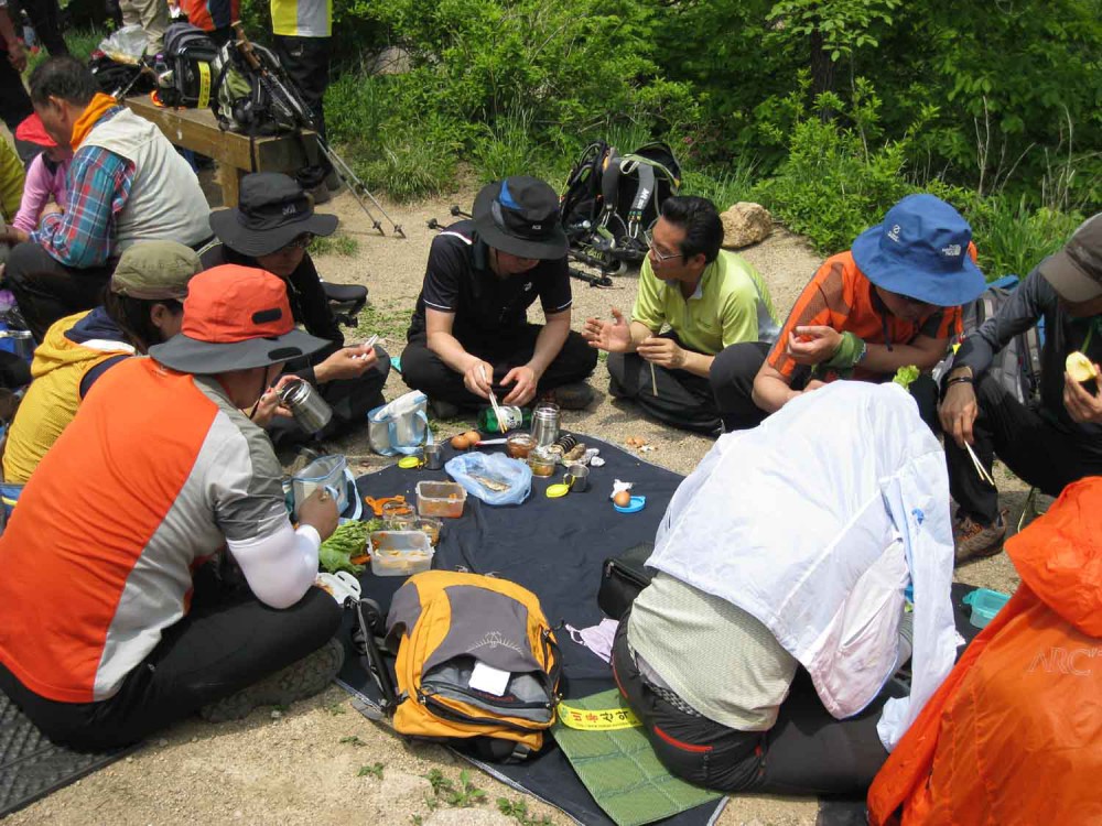 20130526-3.3 간식시간 @문장대 4거리.JPG