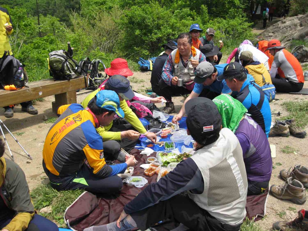 20130526-3.4 간식시간 @문장대 4거리.JPG
