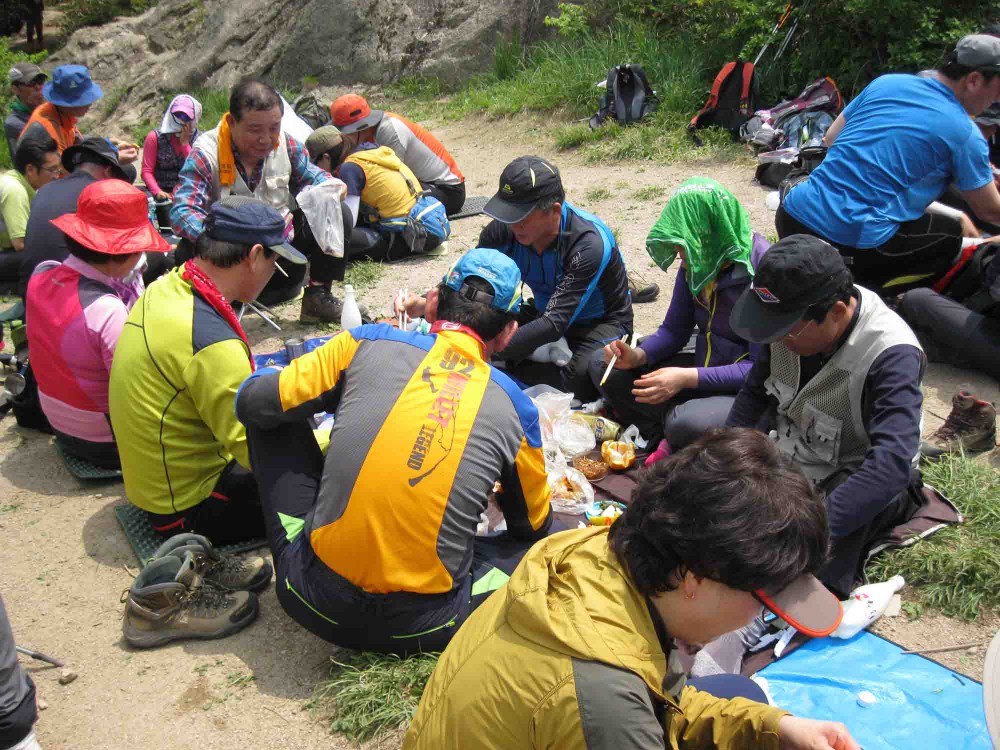 20130526-3.6 간식시간 @문장대 4거리.JPG