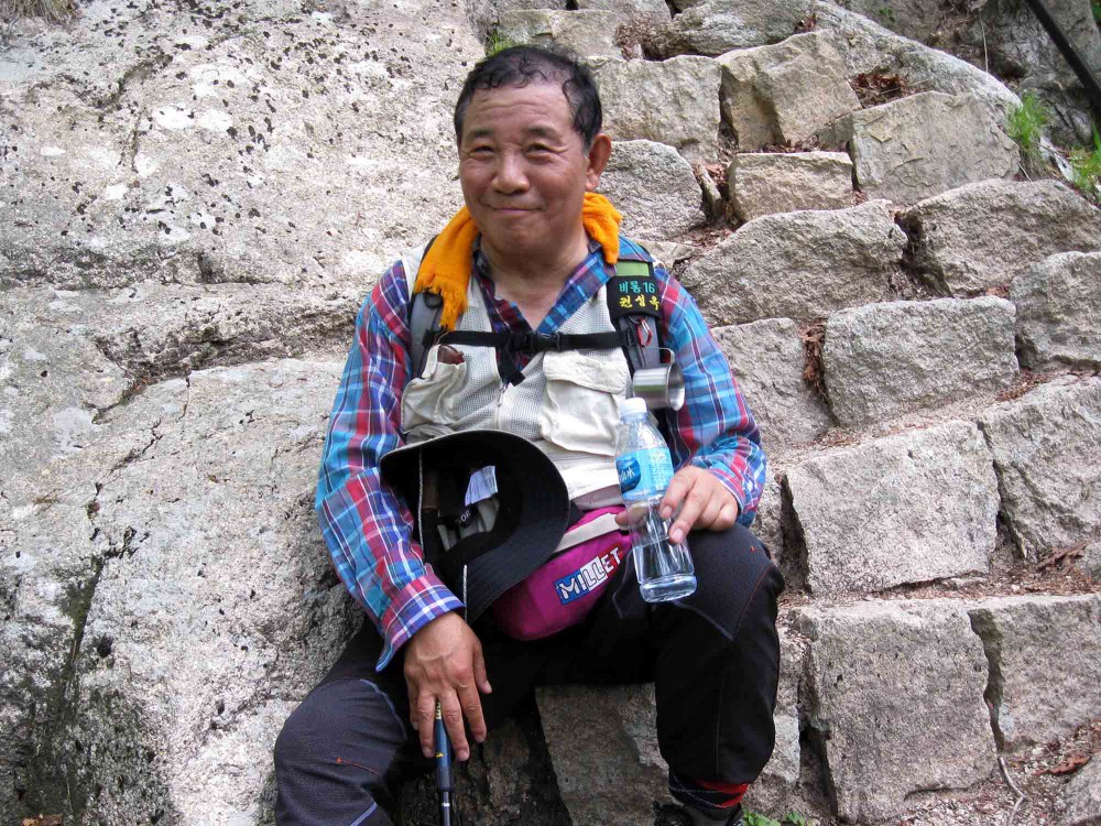 20130526-5.6c 힘이 들어도 미소를 잃지 않는 권성옥 동문.JPG