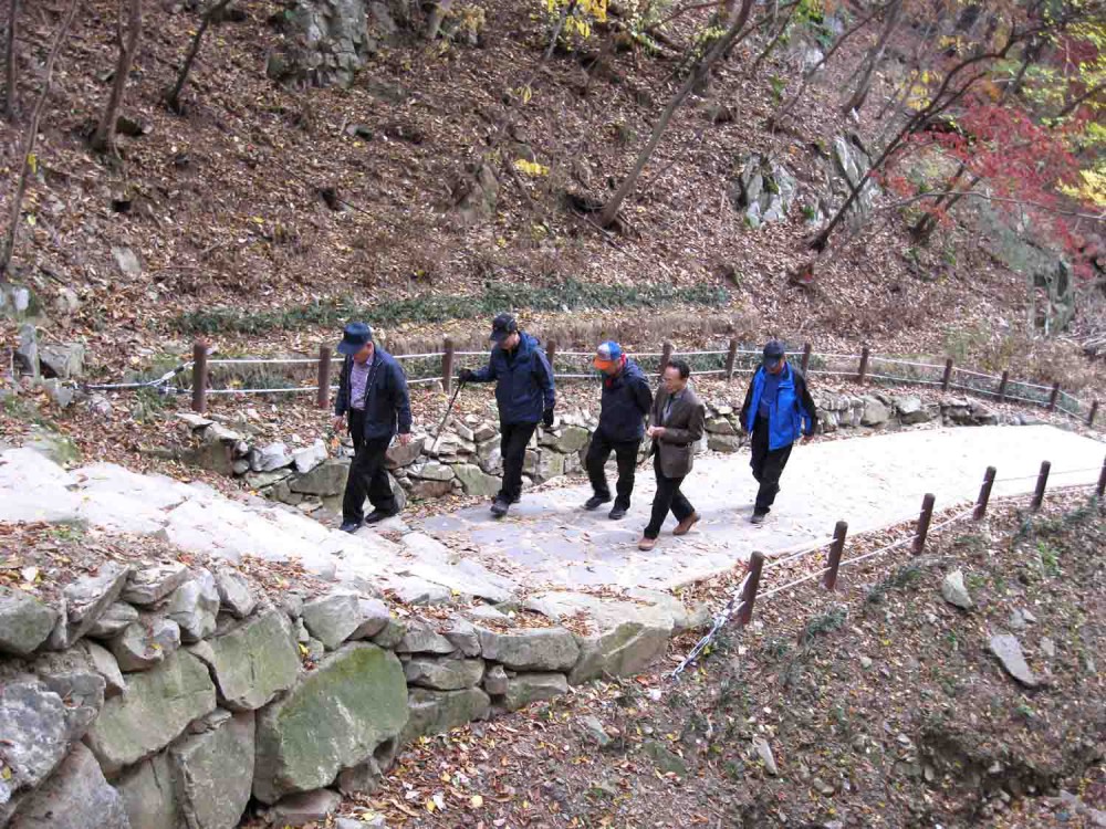 20131108-5.2c 개심사로 올라가는 길.jpg
