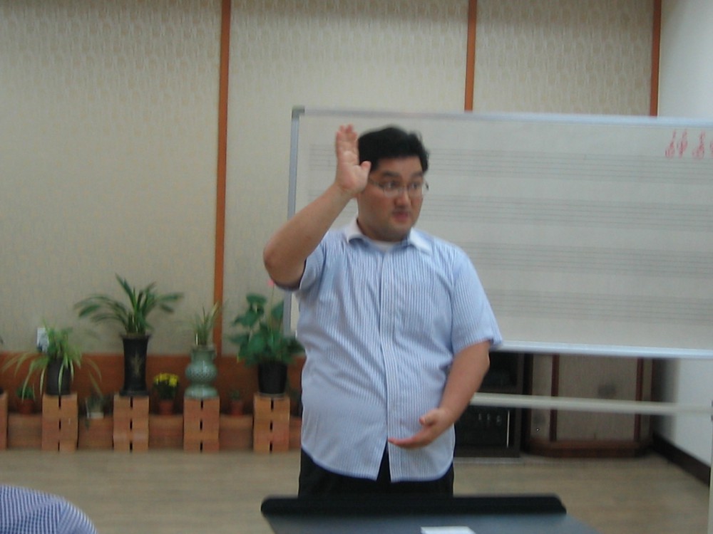 13-0902비룡합창단2-4지휘1.jpg