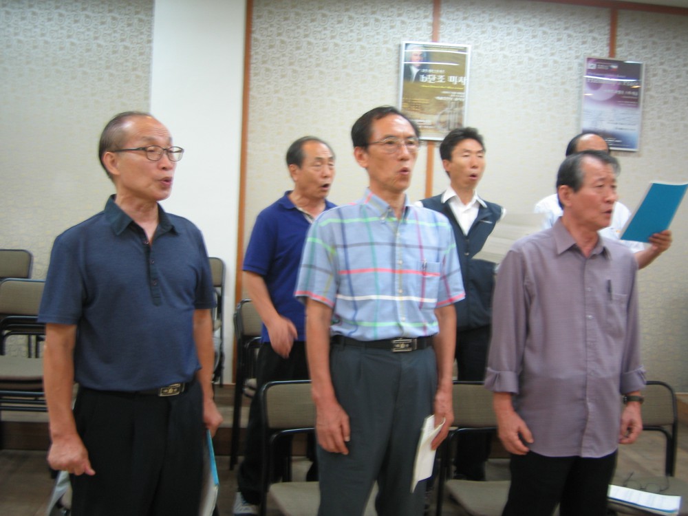 13-0909비룡합창단2-5선배님들2.jpg