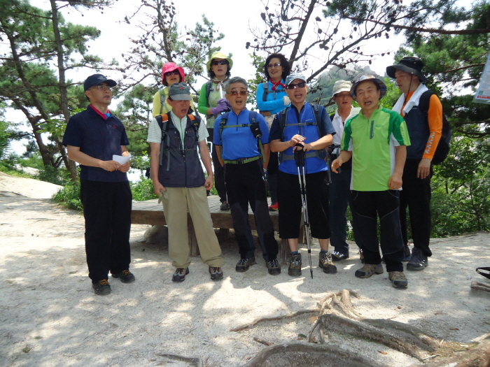 13-0727비룡합창단불암산3산정상합창5.jpg