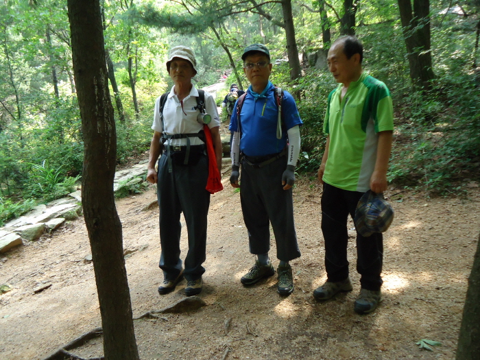 13-0727비룡합창단불암산2산행박홍균박병열.jpg