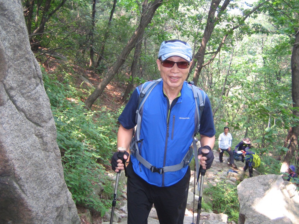 13-0727비룡합창단불암산2산행김종우회장.jpg