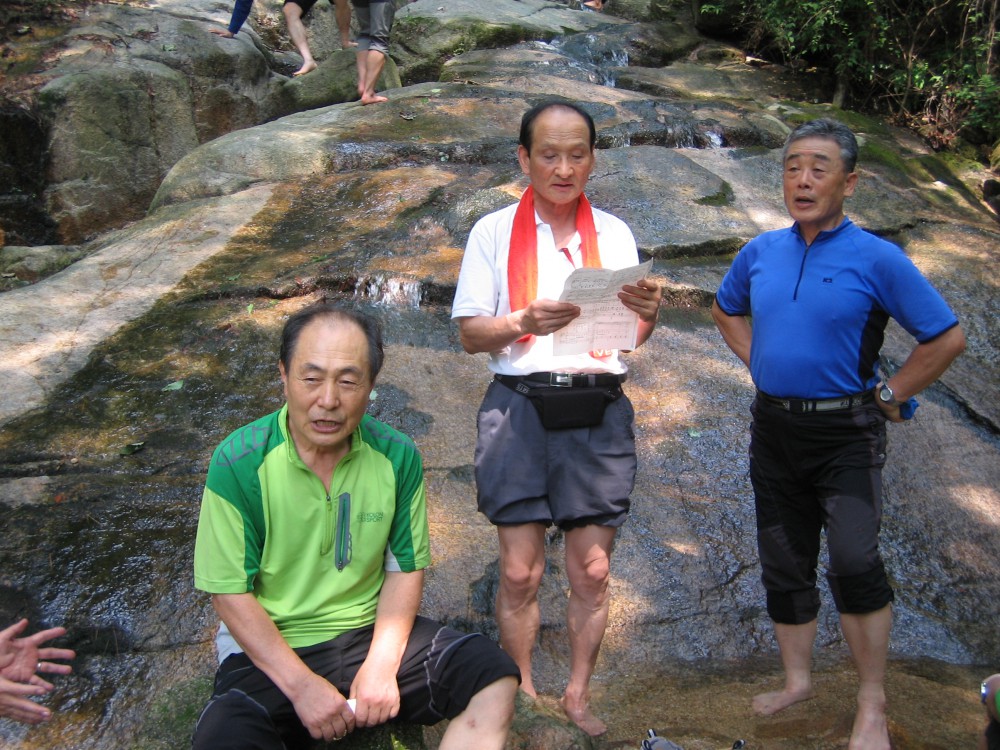 13-0727비룡합창단불암산5계곡합창2.jpg