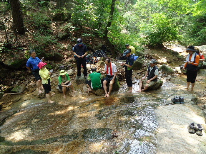 13-0727비룡합창단불암산5계곡합창3.jpg
